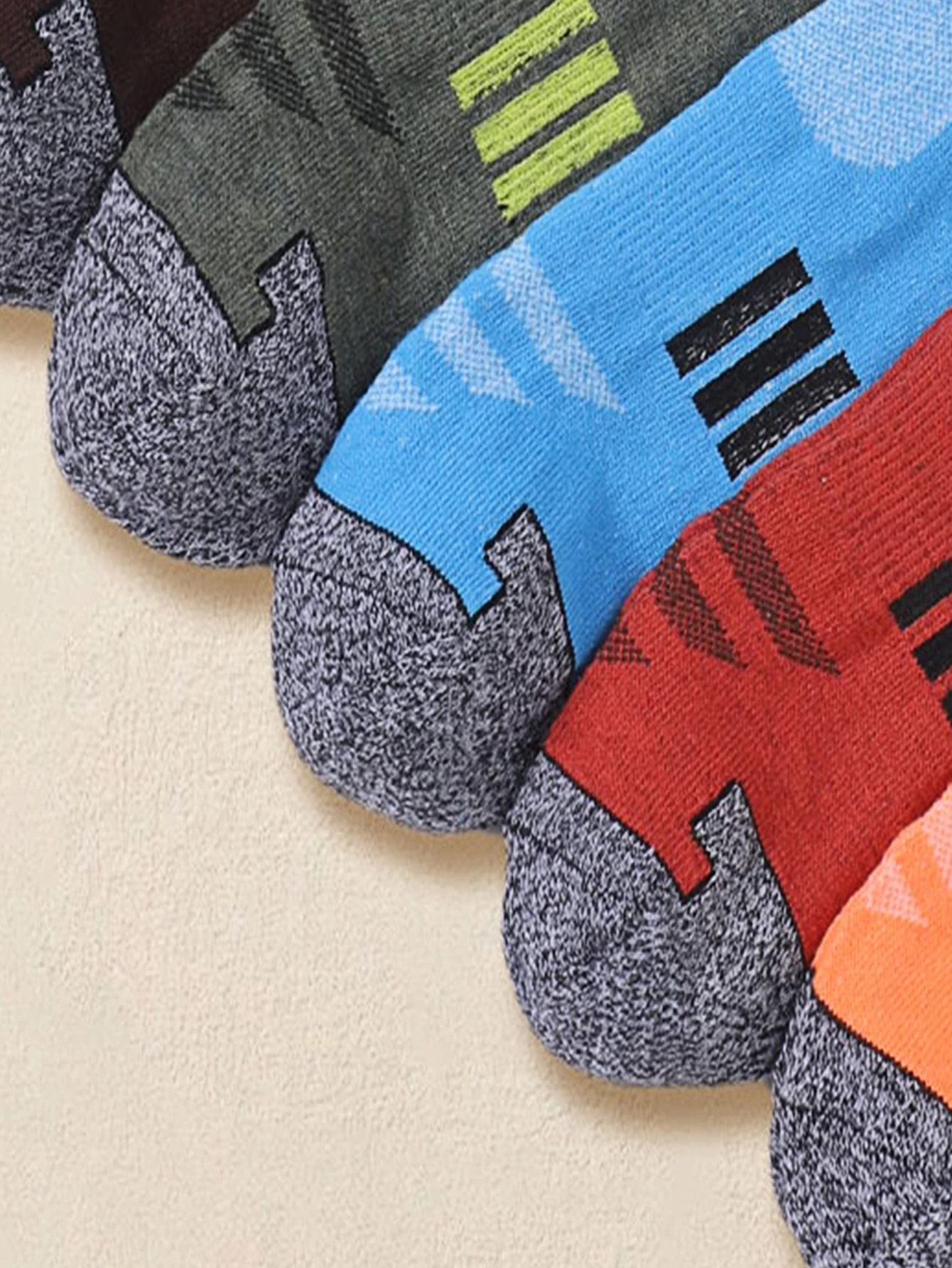 Men's Vibrant Multicolor Strip - Ankle Sock Low Cut avis et prix